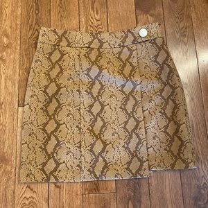Snake skin look skirt